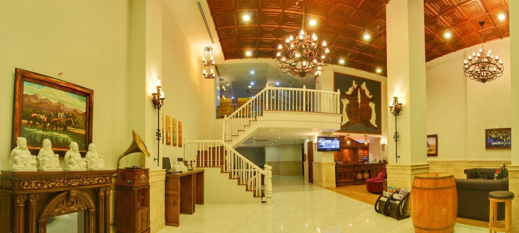 Seventeen Saloon Hotel Дананг Екстериор снимка